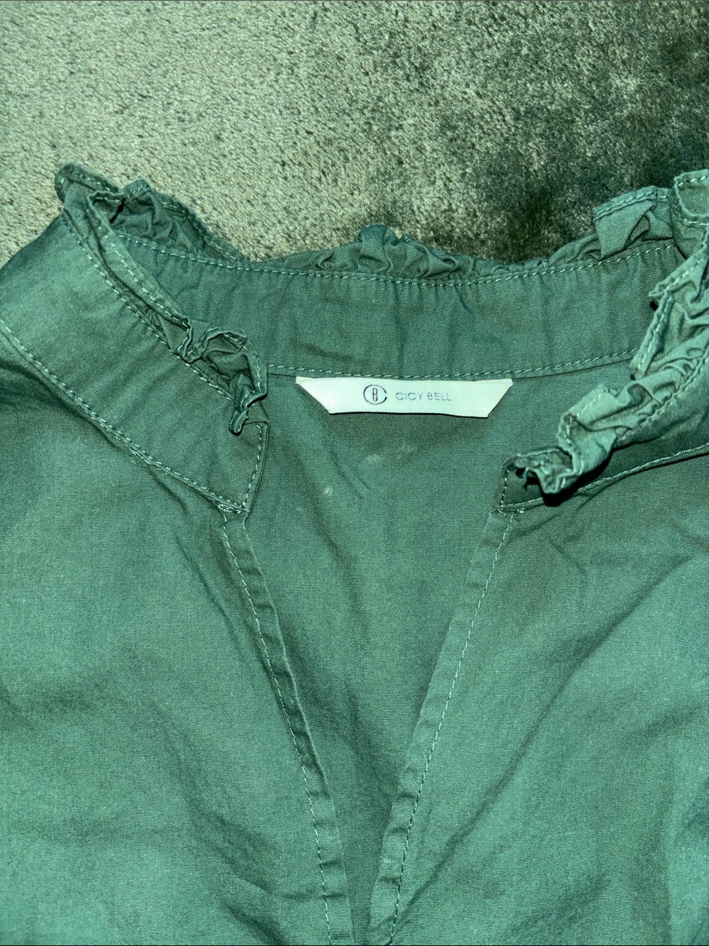 Green Ruffled Neck Puff-Sleeve Top - Picture 2 of 4